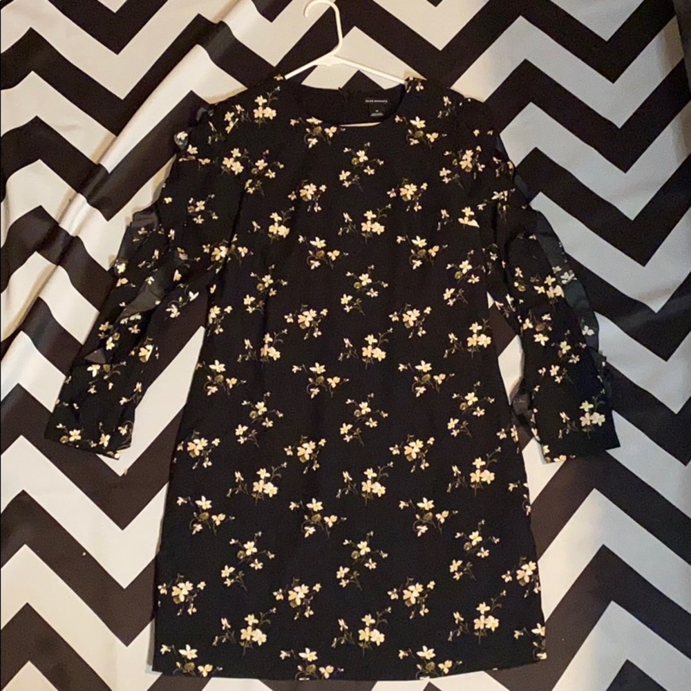 Cute flowery dress!